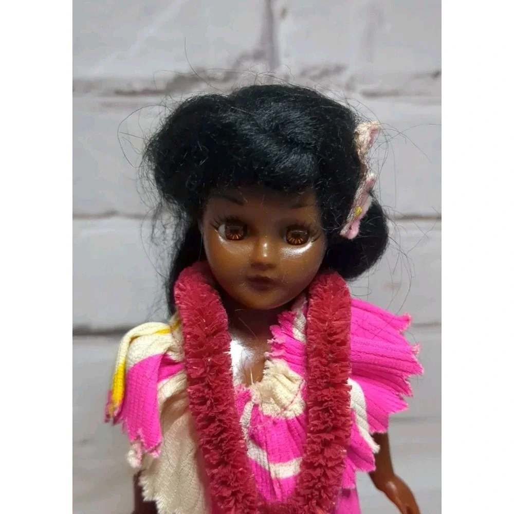 Vintage 1960's Elsie Denney‎ Hawaiian Doll With Original Box